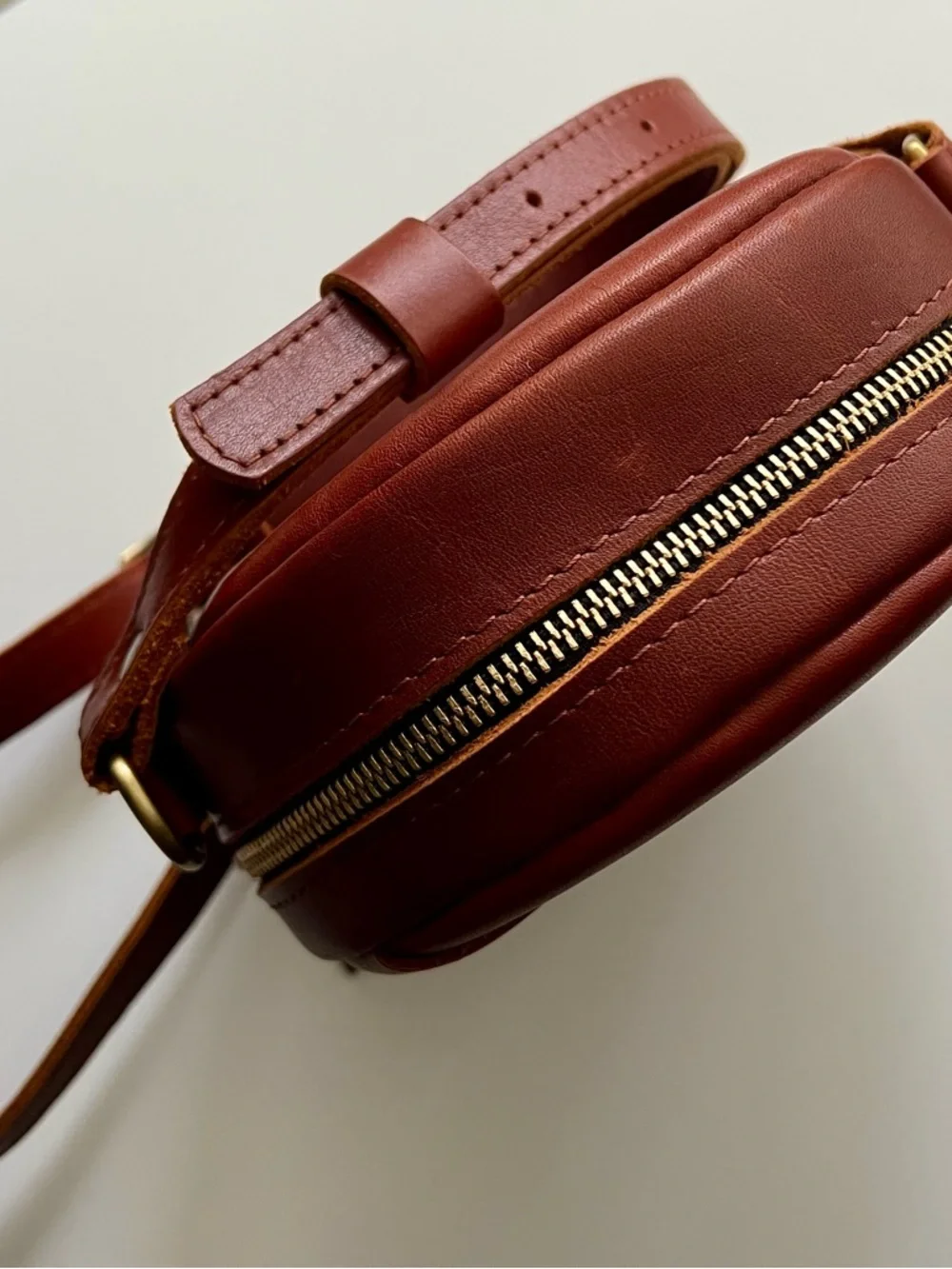 Portland Leather Goods Circle Crossbody + Mini Daisy Wallet (Almost Perfect) - Picture 10 of 13
